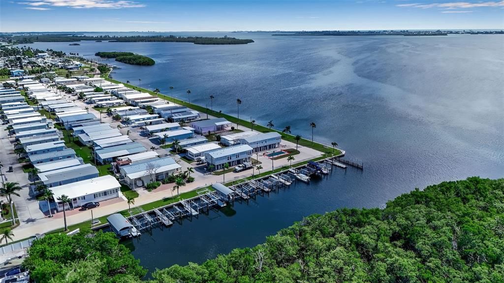 待售: $164,900 (1 贝兹, 1 浴室, 564 平方英尺)