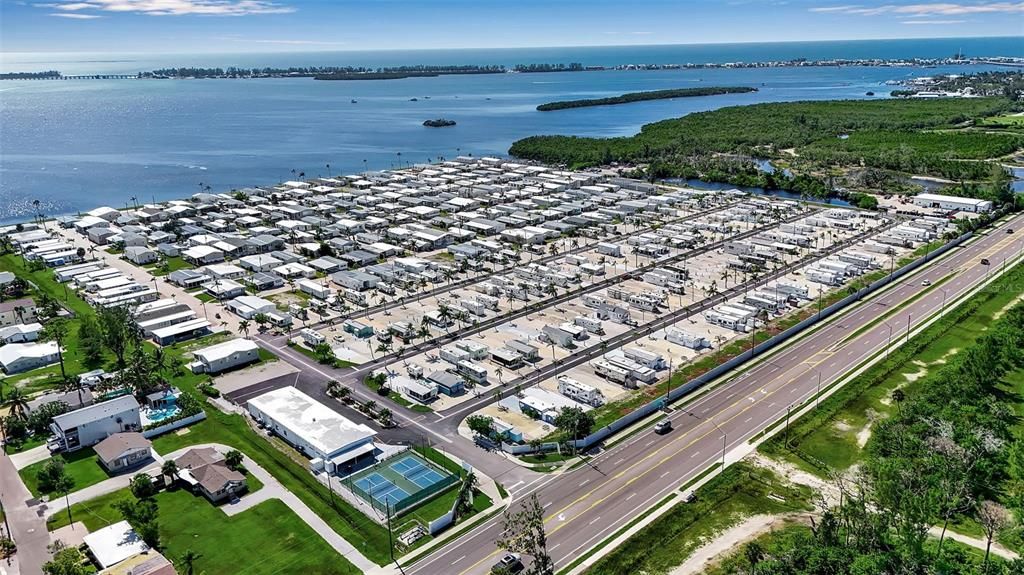 待售: $164,900 (1 贝兹, 1 浴室, 564 平方英尺)