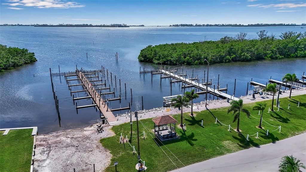 待售: $164,900 (1 贝兹, 1 浴室, 564 平方英尺)