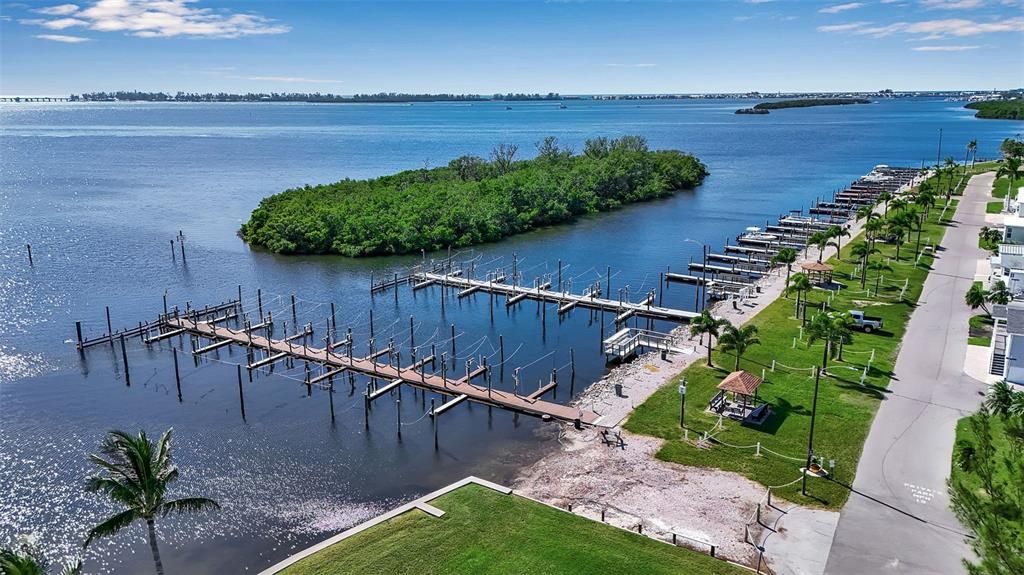 待售: $164,900 (1 贝兹, 1 浴室, 564 平方英尺)