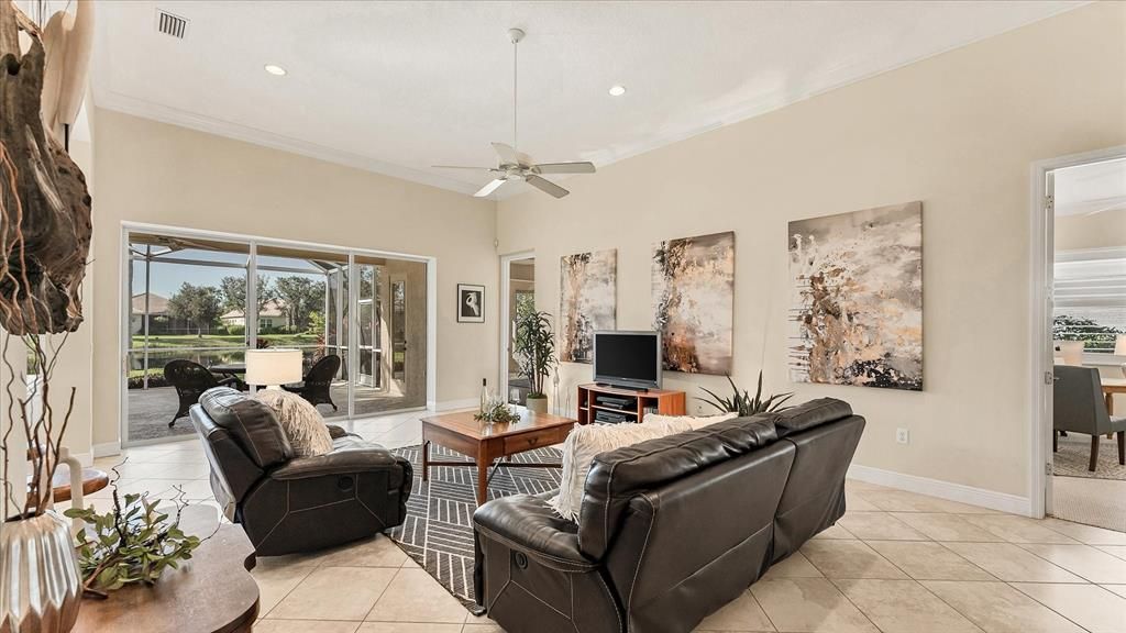 En Venta: $649,900 (3 camas, 2 baños, 2034 Pies cuadrados)