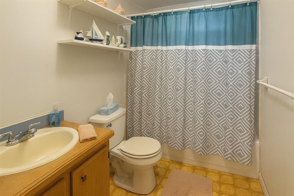 Active With Contract: $124,999 (3 beds, 2 baths, 924 Square Feet)