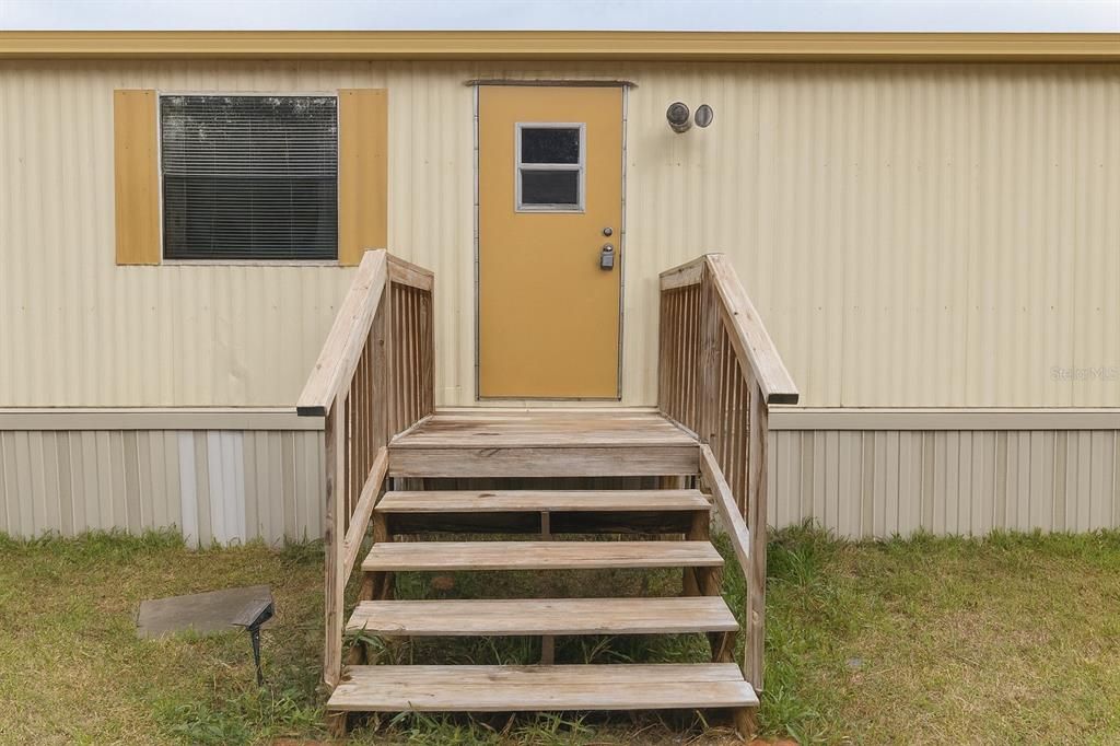 Active With Contract: $124,999 (3 beds, 2 baths, 924 Square Feet)