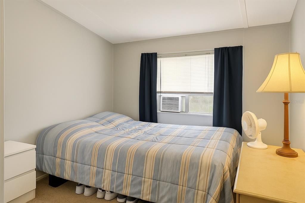 Active With Contract: $124,999 (3 beds, 2 baths, 924 Square Feet)