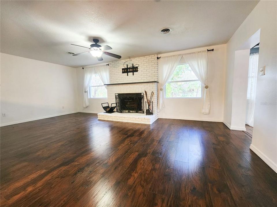 На продажу: $387,000 (3 спален, 2 ванн, 1936 Квадратных фут)