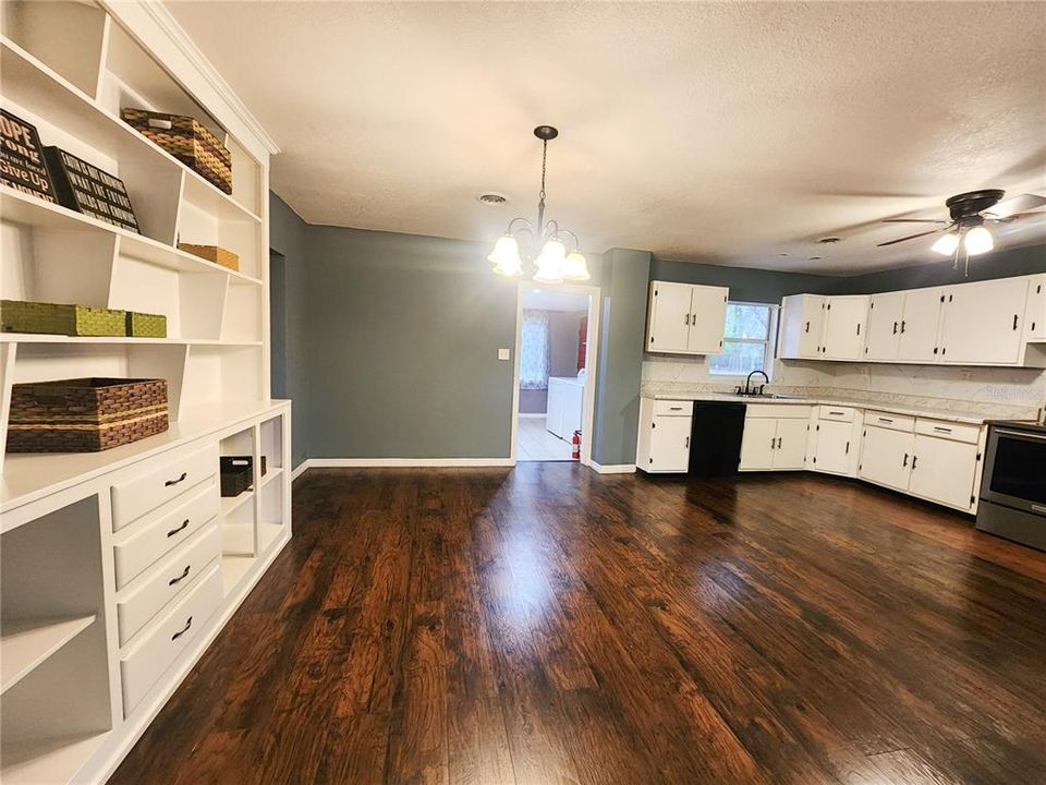 На продажу: $387,000 (3 спален, 2 ванн, 1936 Квадратных фут)