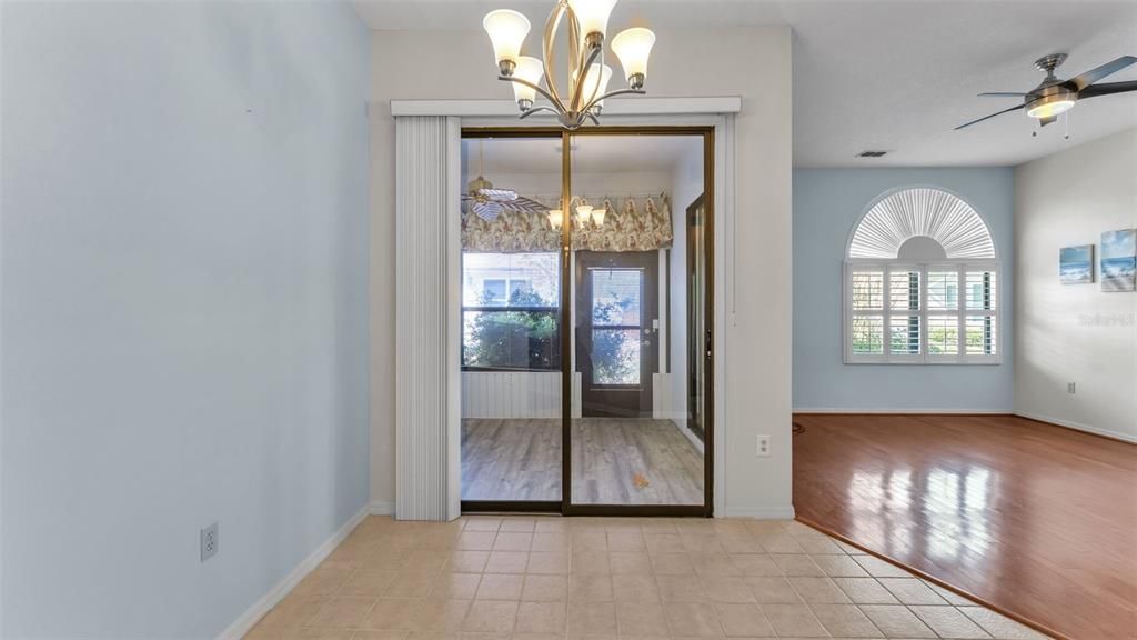 En Venta: $300,000 (3 camas, 2 baños, 1645 Pies cuadrados)