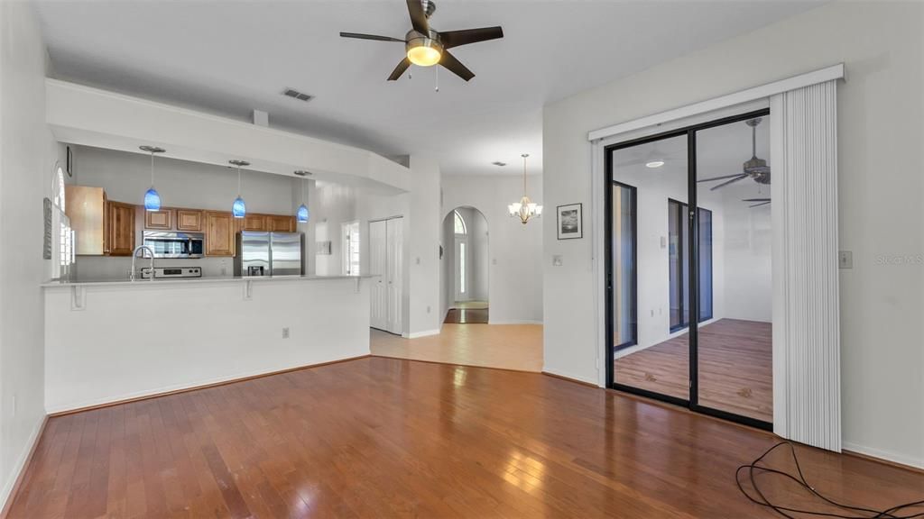 En Venta: $300,000 (3 camas, 2 baños, 1645 Pies cuadrados)