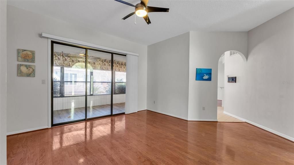 En Venta: $300,000 (3 camas, 2 baños, 1645 Pies cuadrados)