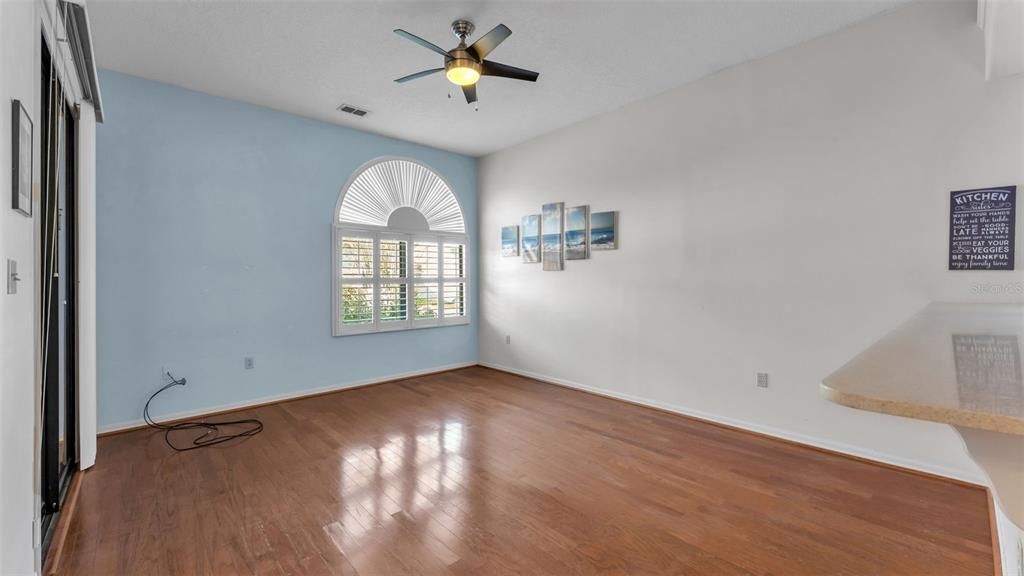 En Venta: $300,000 (3 camas, 2 baños, 1645 Pies cuadrados)