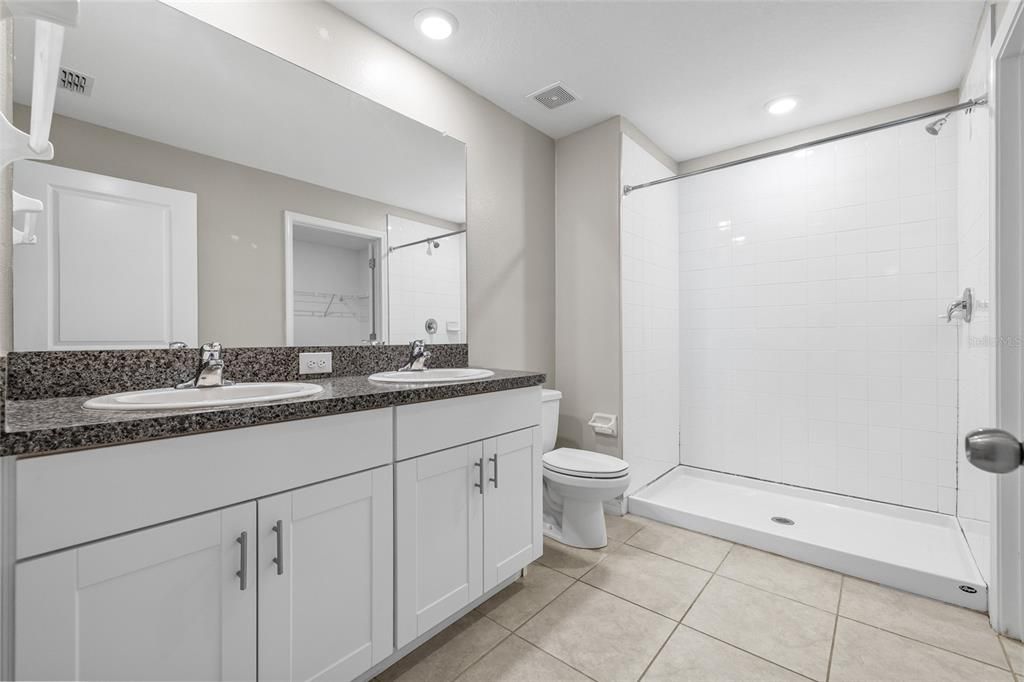 На продажу: $307,000 (3 спален, 3 ванн, 1555 Квадратных фут)