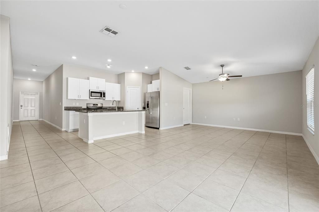 На продажу: $307,000 (3 спален, 3 ванн, 1555 Квадратных фут)