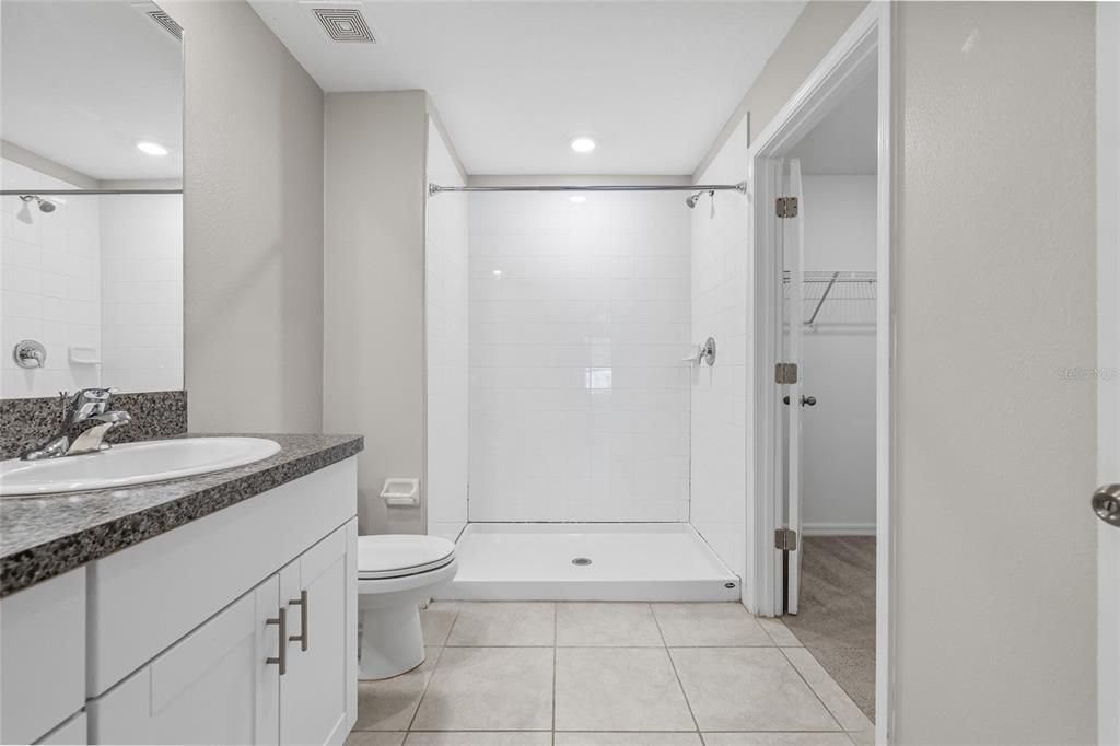 На продажу: $307,000 (3 спален, 3 ванн, 1555 Квадратных фут)