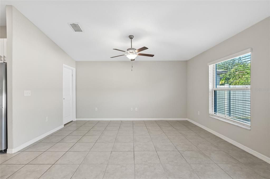 На продажу: $307,000 (3 спален, 3 ванн, 1555 Квадратных фут)