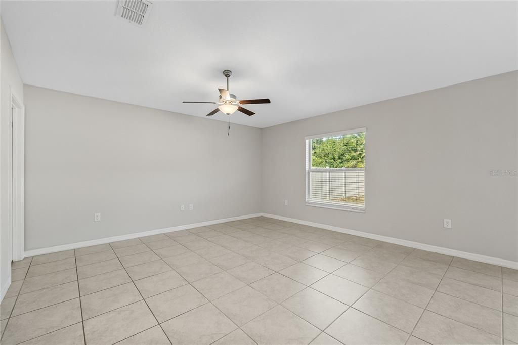 На продажу: $307,000 (3 спален, 3 ванн, 1555 Квадратных фут)