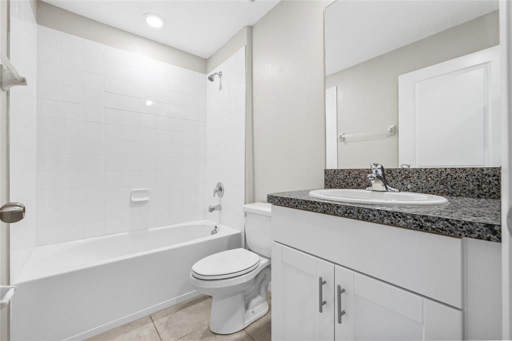 На продажу: $307,000 (3 спален, 3 ванн, 1555 Квадратных фут)