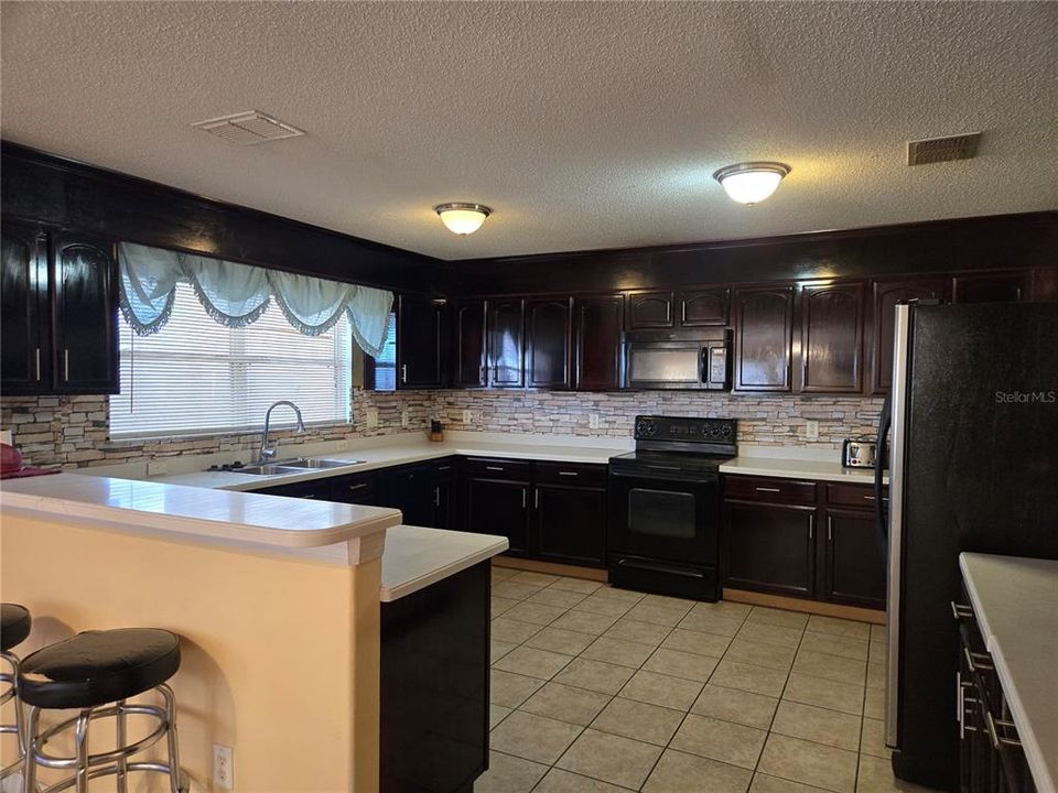 待售: $520,000 (4 贝兹, 2 浴室, 2857 平方英尺)