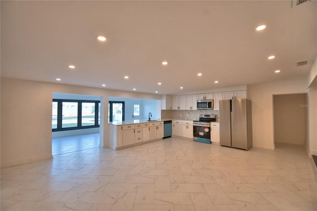 待售: $880,000 (9 贝兹, 6 浴室, 5700 平方英尺)