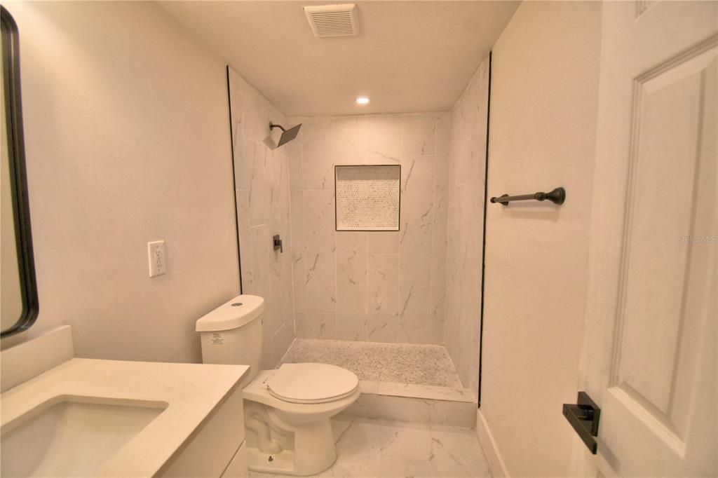 待售: $880,000 (9 贝兹, 6 浴室, 5700 平方英尺)