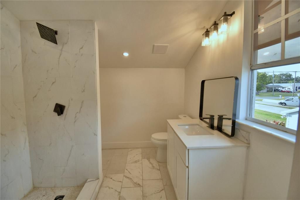 待售: $880,000 (9 贝兹, 6 浴室, 5700 平方英尺)