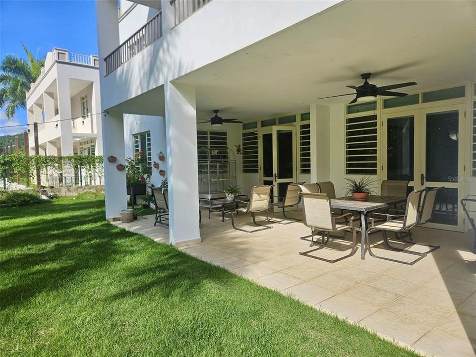 For Sale: $750,000 (4 beds, 3 baths, 3835 Square Feet)