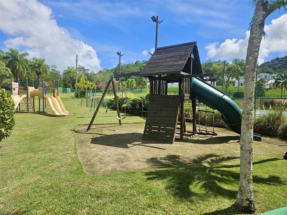 For Sale: $750,000 (4 beds, 3 baths, 3835 Square Feet)