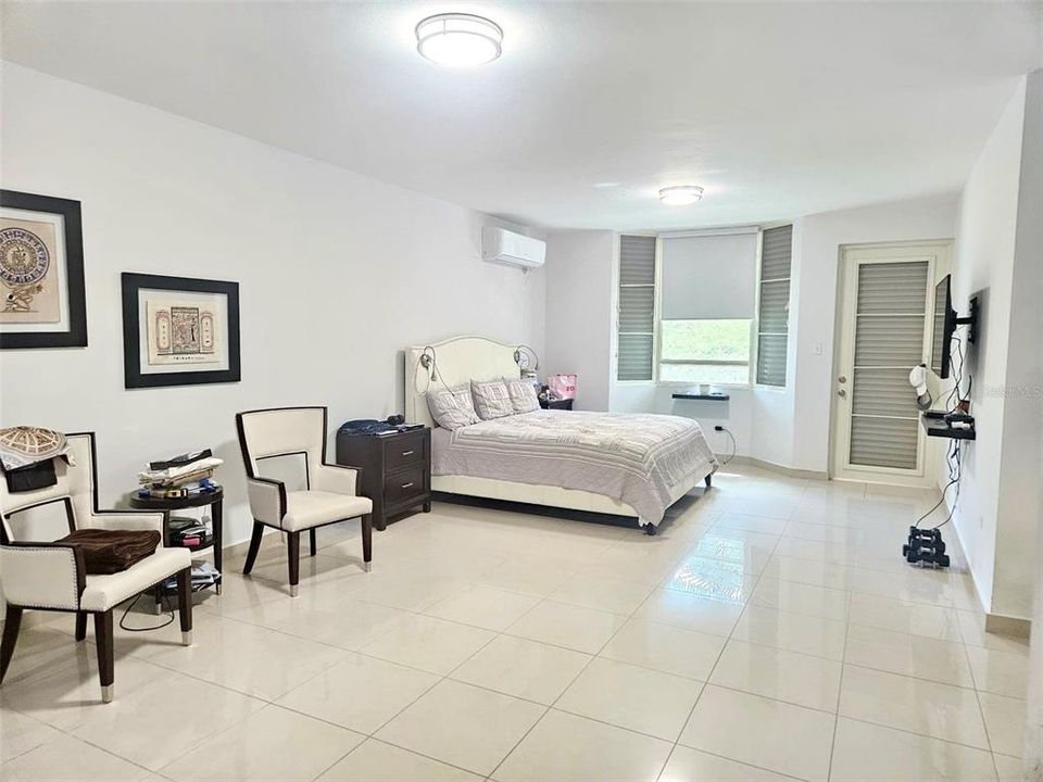 For Sale: $750,000 (4 beds, 3 baths, 3835 Square Feet)