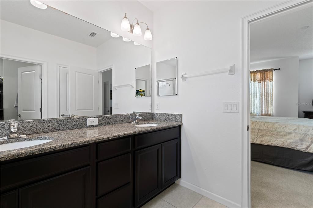 出租: $2,400 (4 贝兹, 3 浴室, 2429 平方英尺)