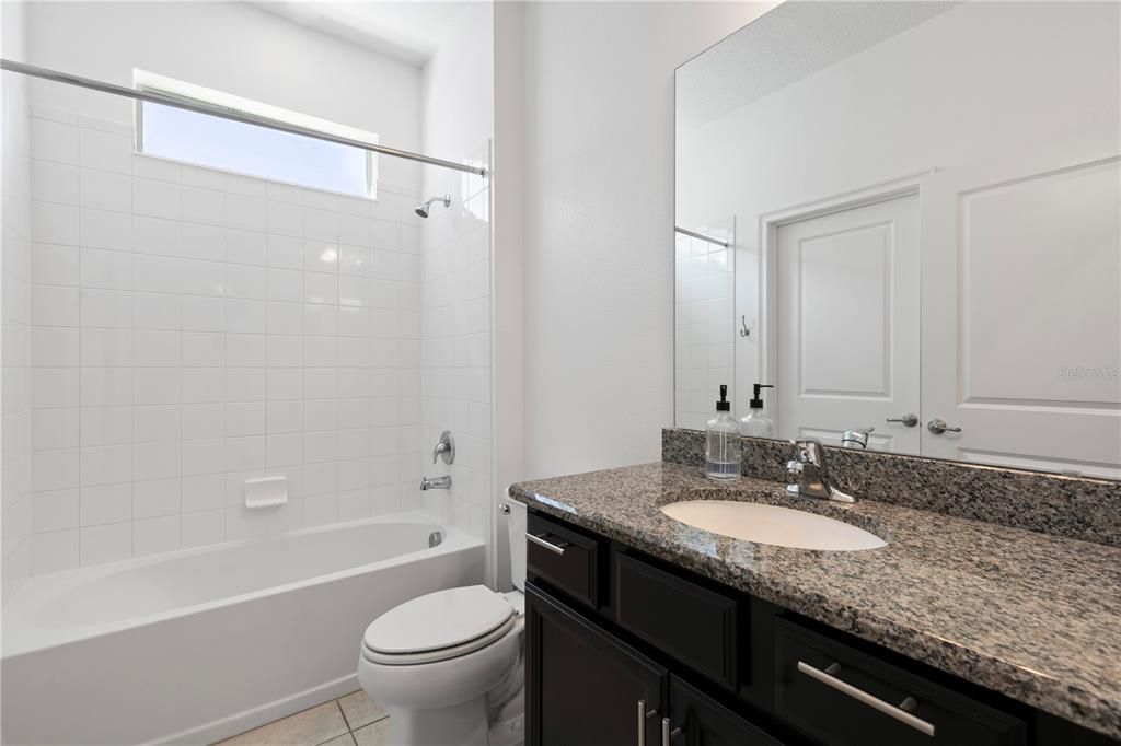 出租: $2,400 (4 贝兹, 3 浴室, 2429 平方英尺)