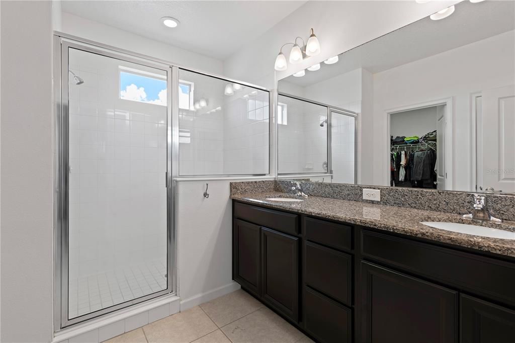 出租: $2,400 (4 贝兹, 3 浴室, 2429 平方英尺)