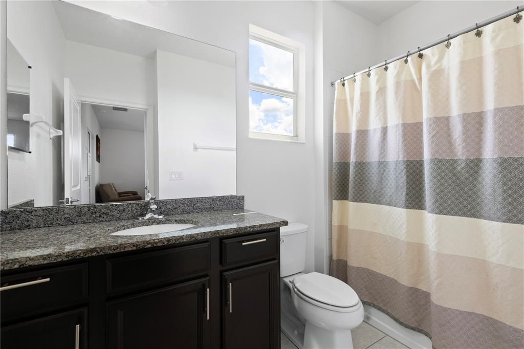 出租: $2,400 (4 贝兹, 3 浴室, 2429 平方英尺)