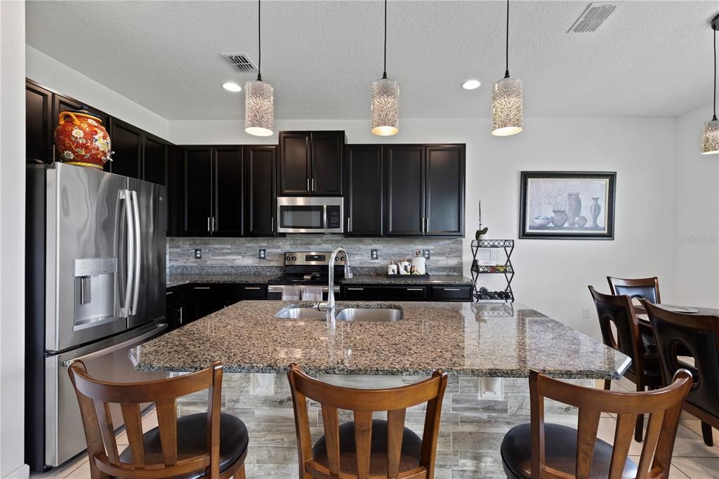 出租: $2,400 (4 贝兹, 3 浴室, 2429 平方英尺)