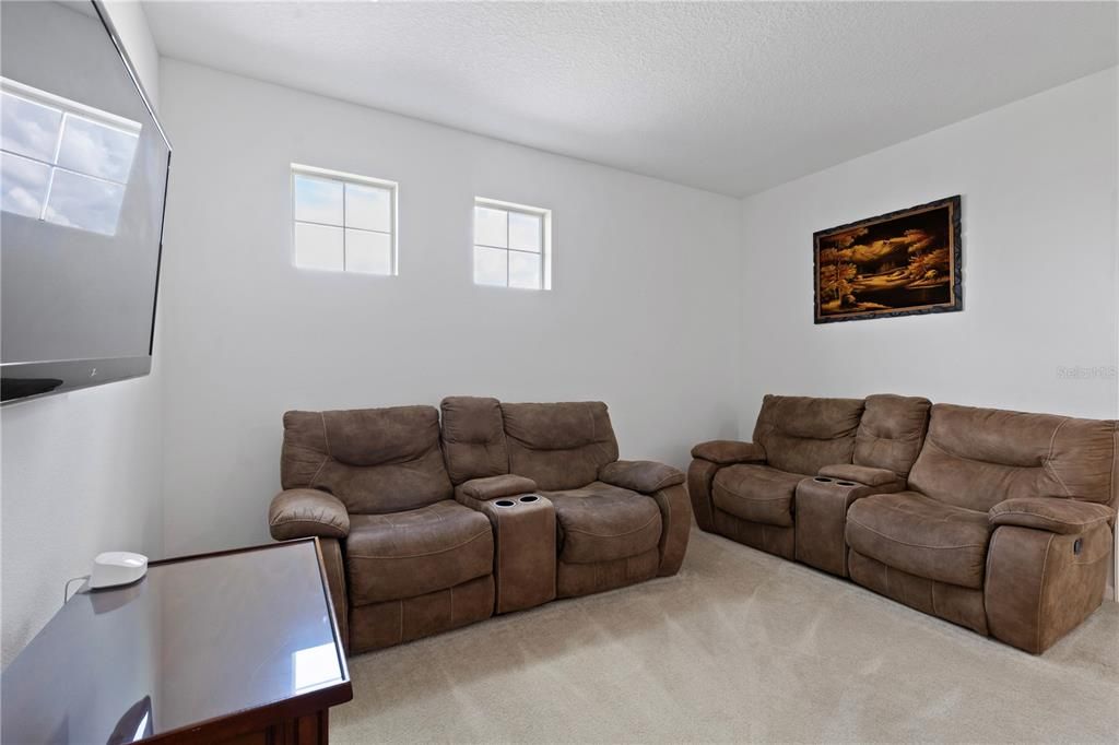 出租: $2,400 (4 贝兹, 3 浴室, 2429 平方英尺)