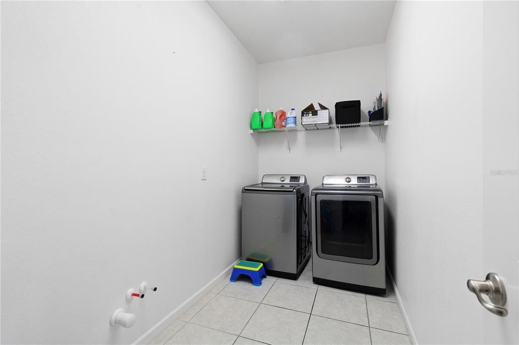 出租: $2,400 (4 贝兹, 3 浴室, 2429 平方英尺)