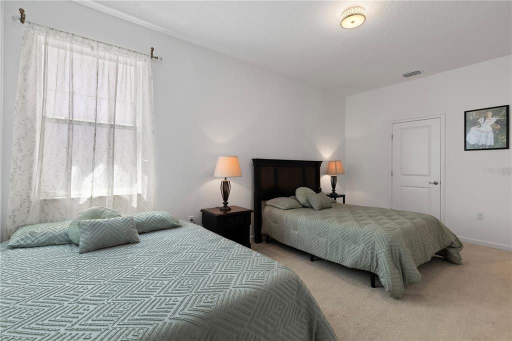 出租: $2,400 (4 贝兹, 3 浴室, 2429 平方英尺)