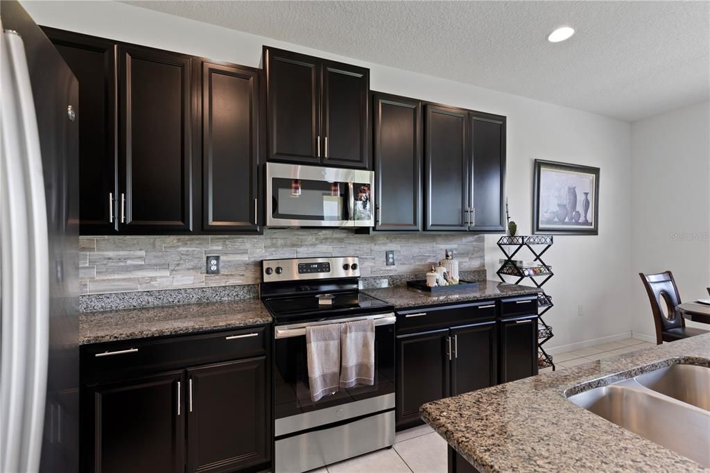 出租: $2,400 (4 贝兹, 3 浴室, 2429 平方英尺)