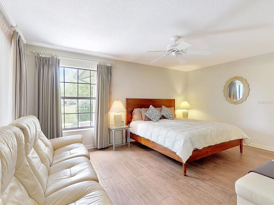 待售: $259,900 (2 贝兹, 2 浴室, 1226 平方英尺)