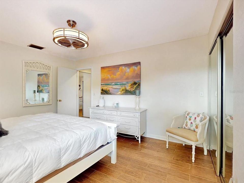 待售: $259,900 (2 贝兹, 2 浴室, 1226 平方英尺)