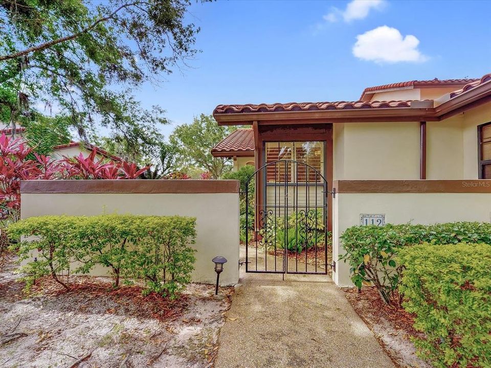 待售: $259,900 (2 贝兹, 2 浴室, 1226 平方英尺)