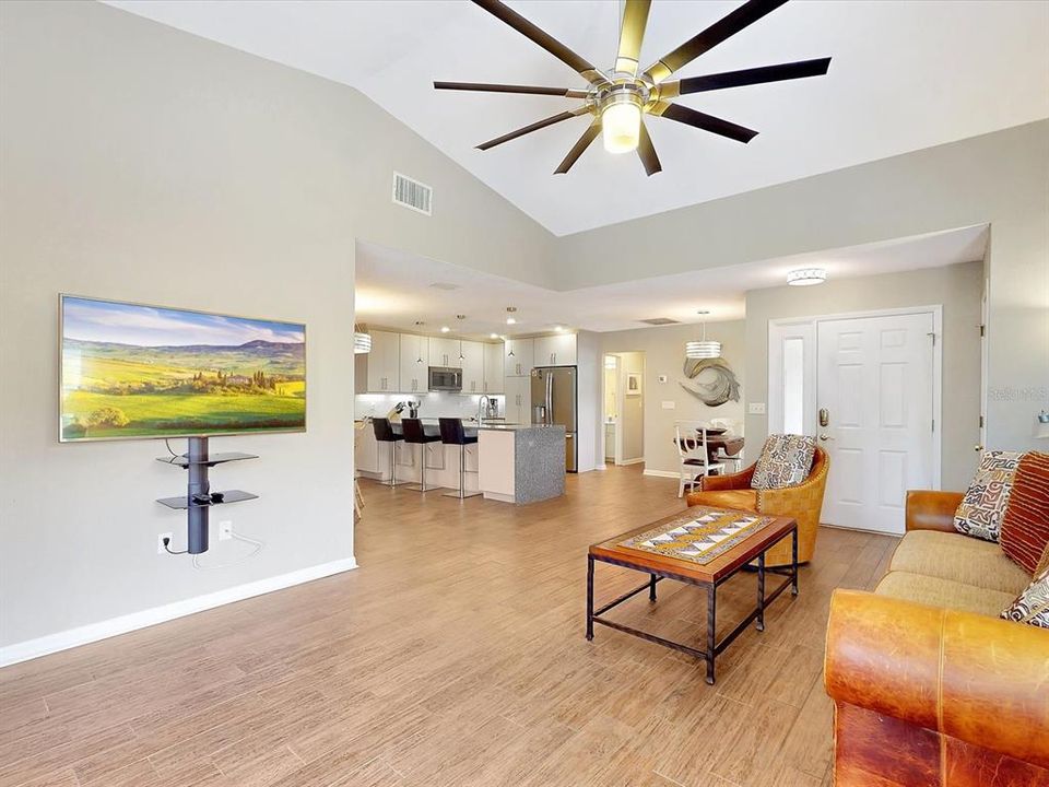 待售: $259,900 (2 贝兹, 2 浴室, 1226 平方英尺)