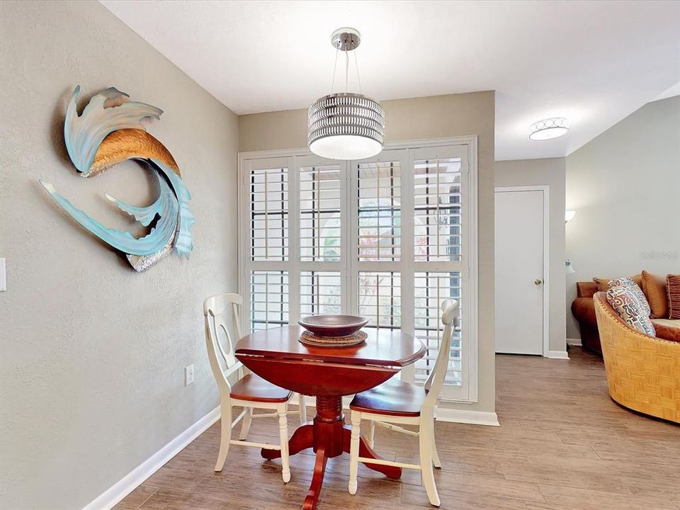 待售: $259,900 (2 贝兹, 2 浴室, 1226 平方英尺)