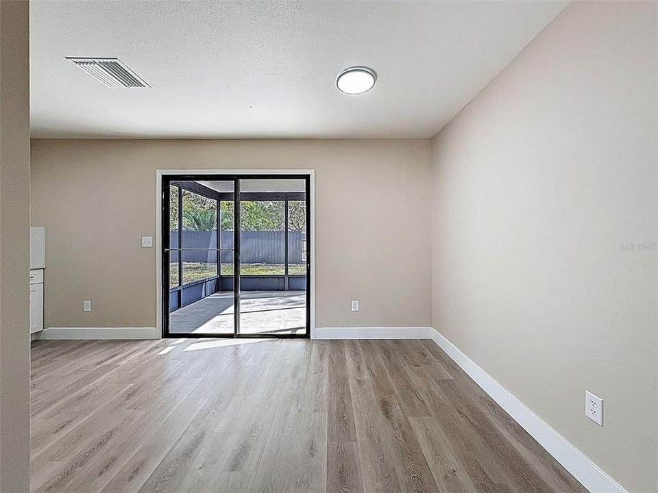 待售: $279,900 (3 贝兹, 2 浴室, 1008 平方英尺)