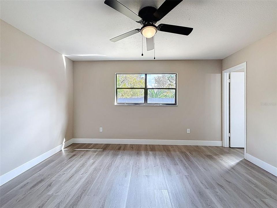 待售: $279,900 (3 贝兹, 2 浴室, 1008 平方英尺)