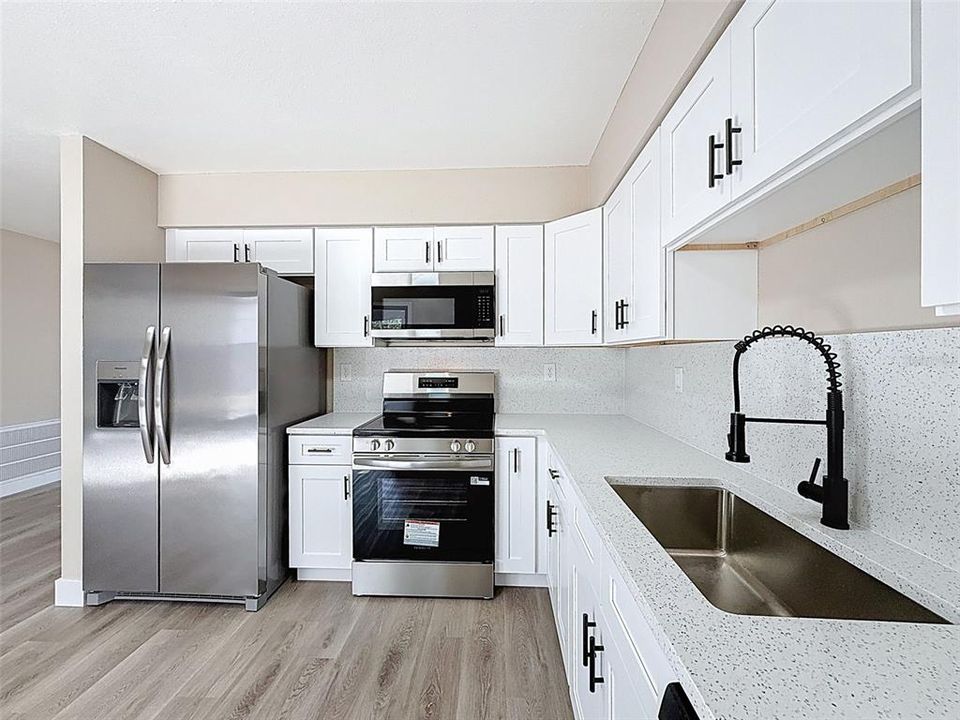 待售: $279,900 (3 贝兹, 2 浴室, 1008 平方英尺)