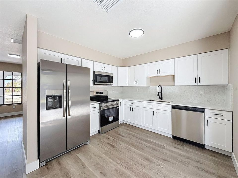 待售: $279,900 (3 贝兹, 2 浴室, 1008 平方英尺)