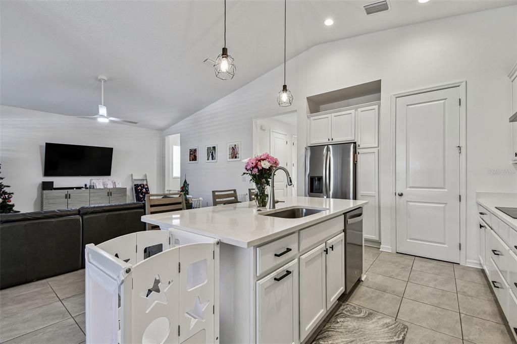 For Sale: $519,000 (3 beds, 2 baths, 1925 Square Feet)