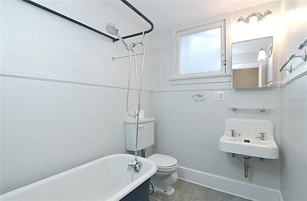 En Venta: $875,000 (4 camas, 0 baños, 2426 Pies cuadrados)