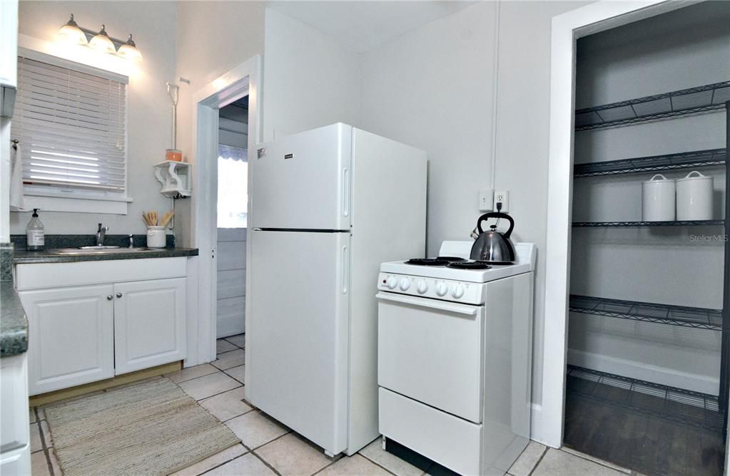 En Venta: $875,000 (4 camas, 0 baños, 2426 Pies cuadrados)