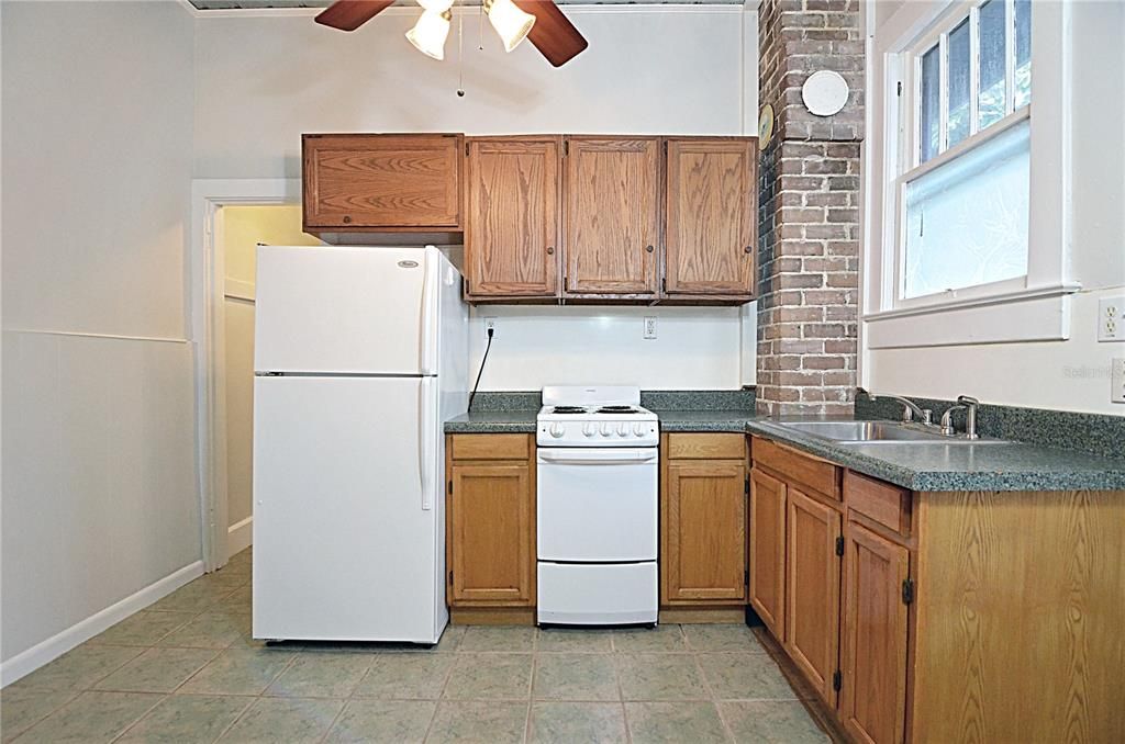 En Venta: $875,000 (4 camas, 0 baños, 2426 Pies cuadrados)