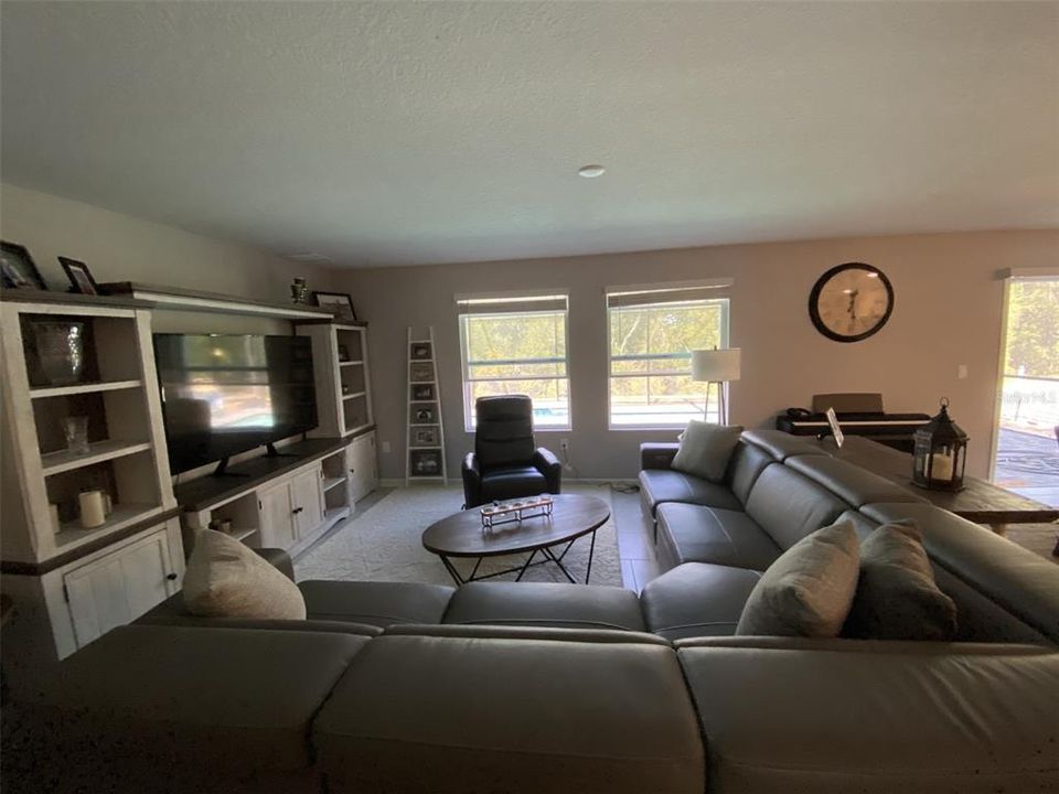 For Sale: $699,900 (5 beds, 4 baths, 3412 Square Feet)